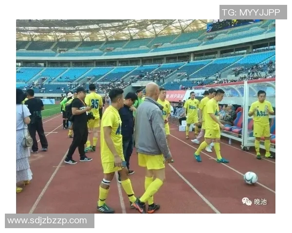 日本足球明星的家庭背景与成长环境探秘与分析