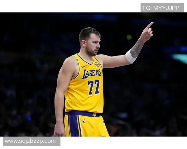 东契奇狂砍73分刷新现役最高分纪录独行侠终结太阳连胜势头