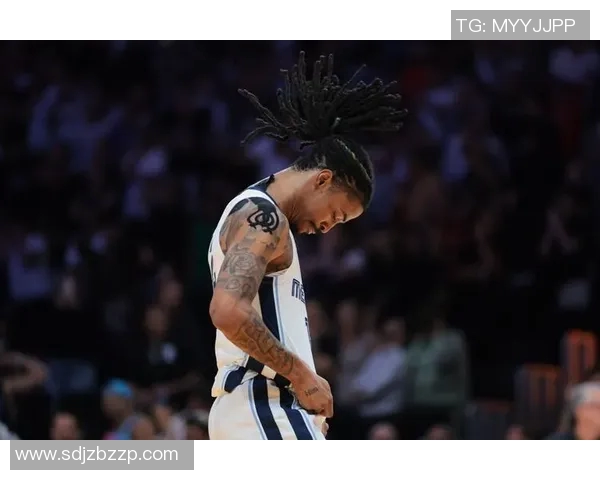 勇士主场迎战灰熊展现强大实力争夺胜利荣耀 勇士主场迎战灰熊展现强大实力争夺胜利荣耀